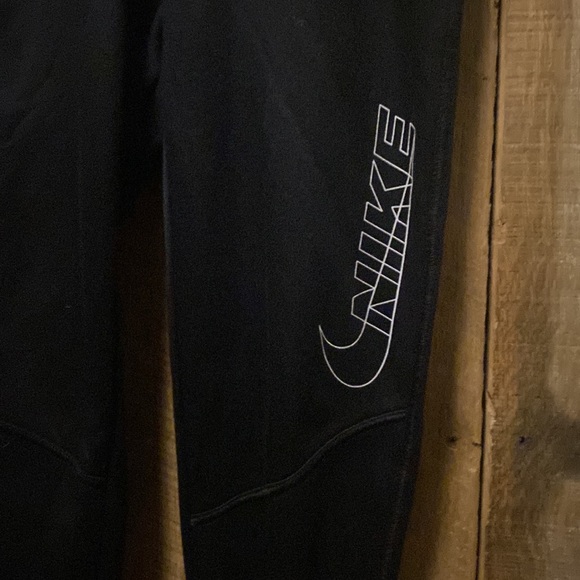 Boys Nike sweatpants - Picture 2 of 3